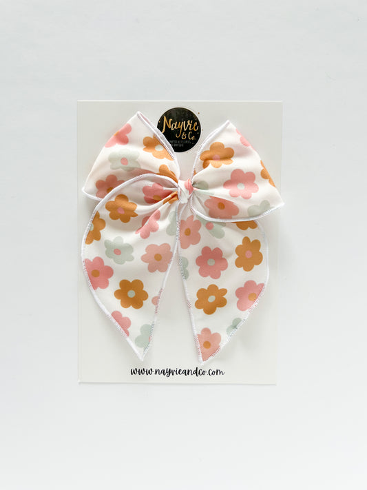 Bright Daisies Fable Bow